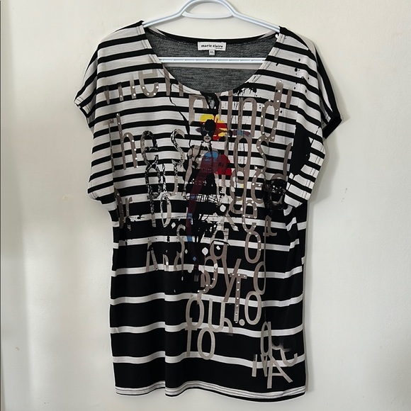 Marie Claire Tops - Marie Claire  Black and White Graphic T-Shirt for womens